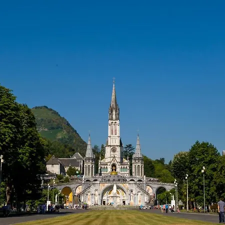 Croix Des Bretons - Pyrenees 루르드